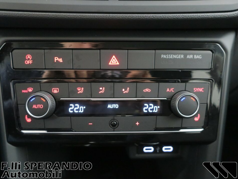 VOLKSWAGEN T-CROSS 1.0TSI STYLE 95CV-Array